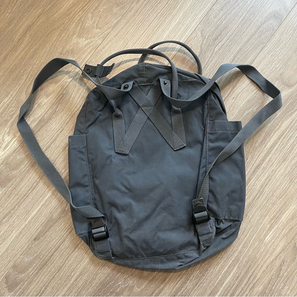 FjallRaven Kånken Backpack - Graphite - Picture 4 of 4